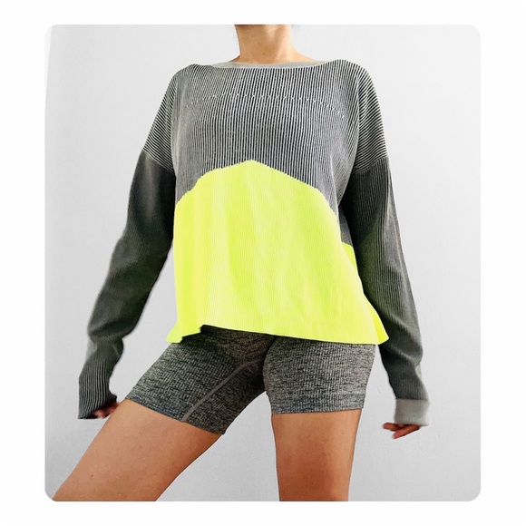 ★ Under Amour Color Block Lightweight Sweater ★ - Picture 14 of 15